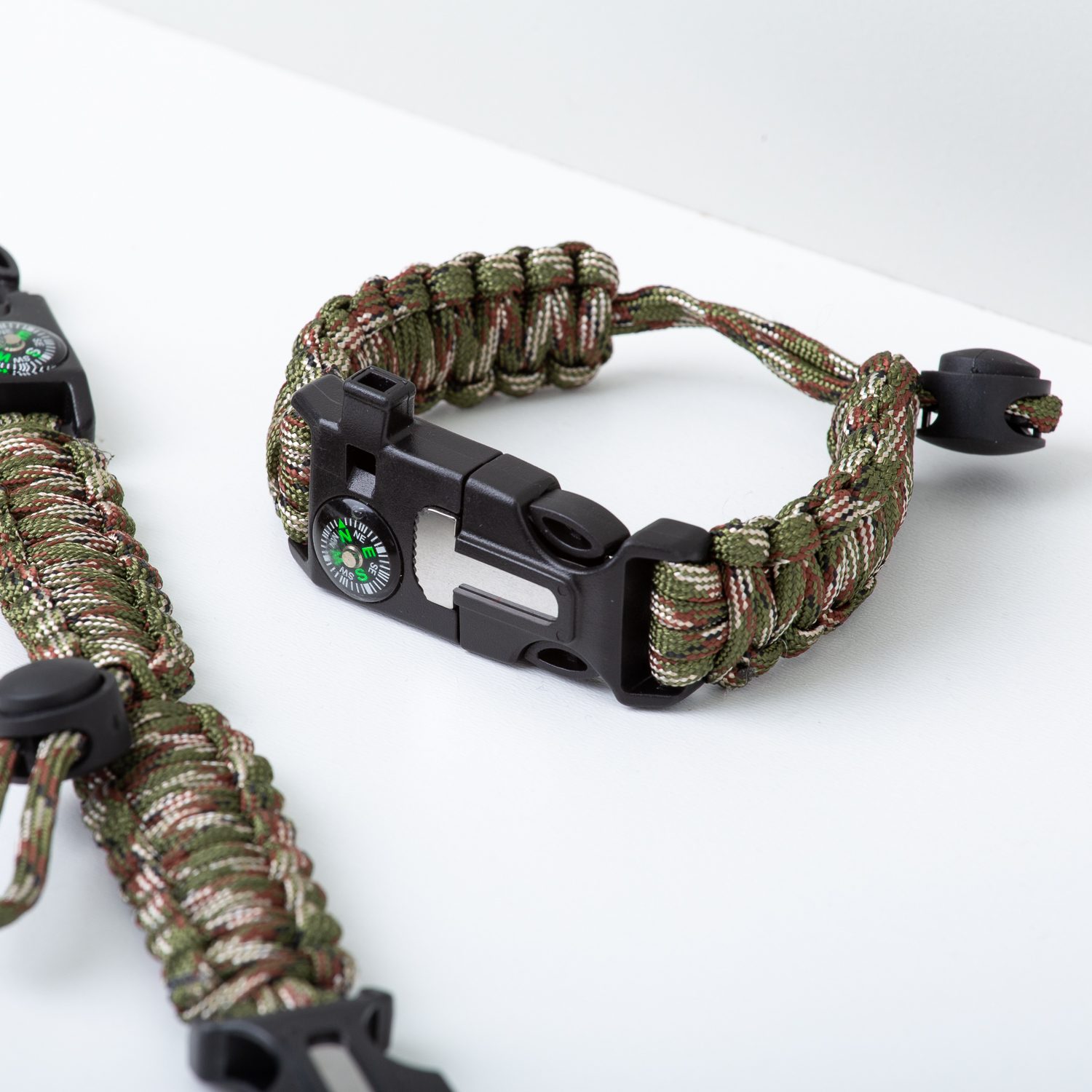 Paracord 5 In 1 Survival Armband - Nutcrackers