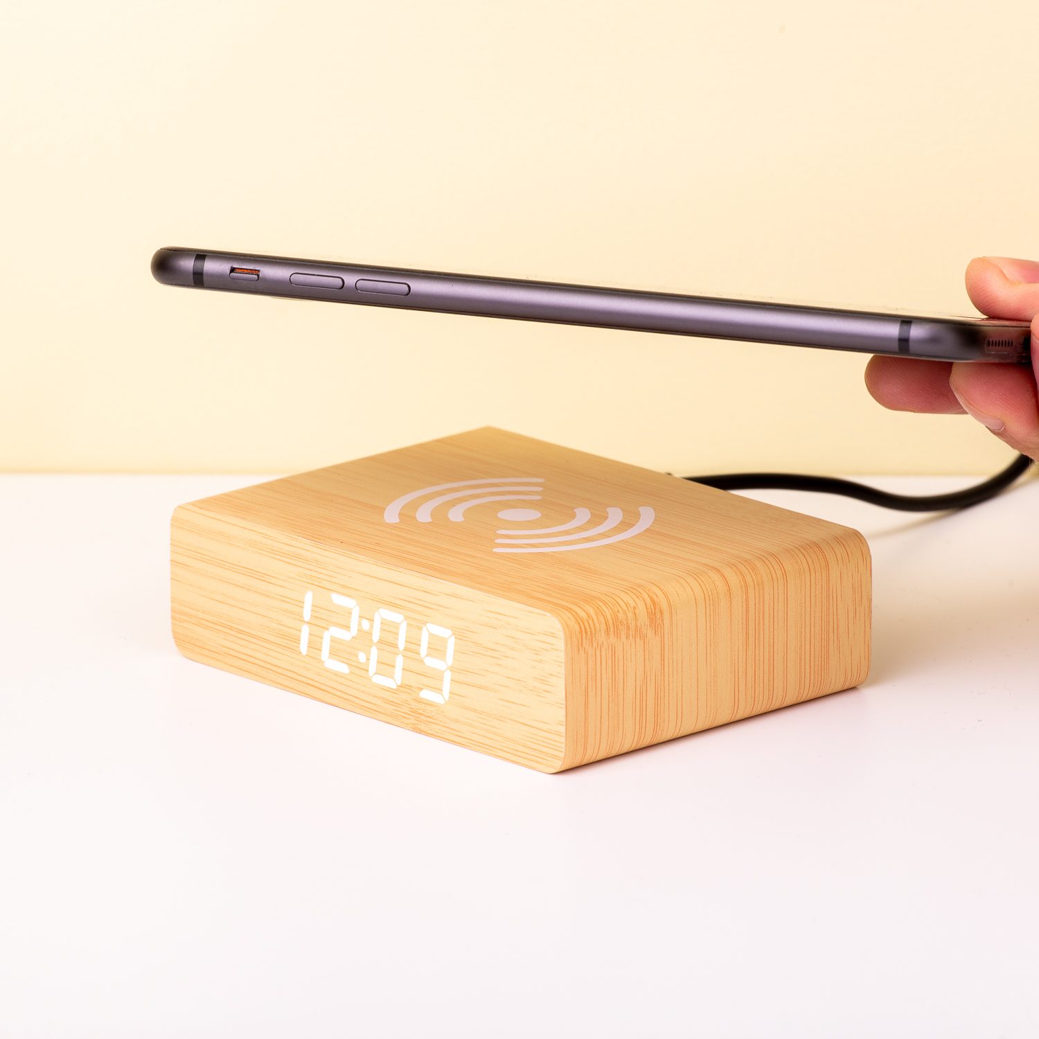 Wekker Met Smartphonelader - Fisura