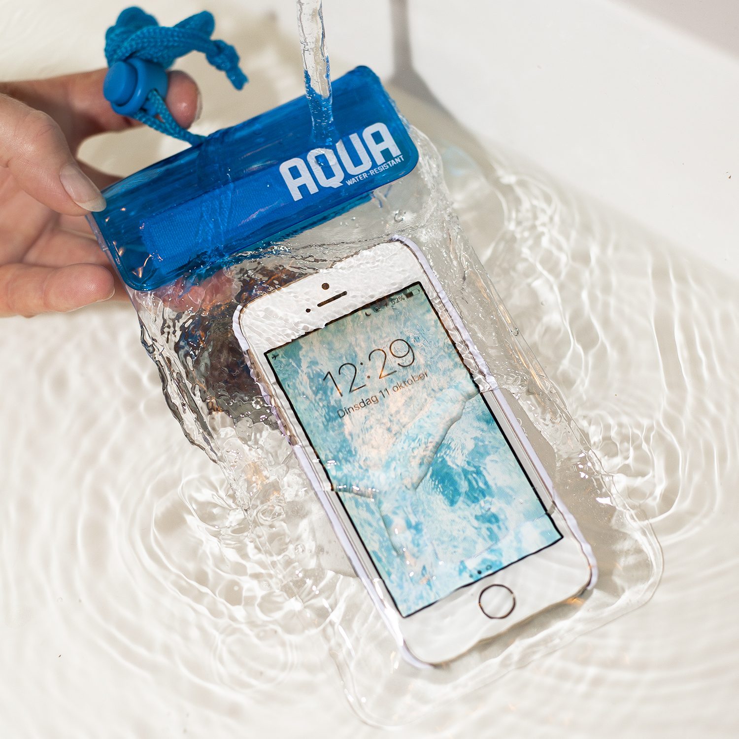 Aqua Water Resistant Telefoonzak - Balvi