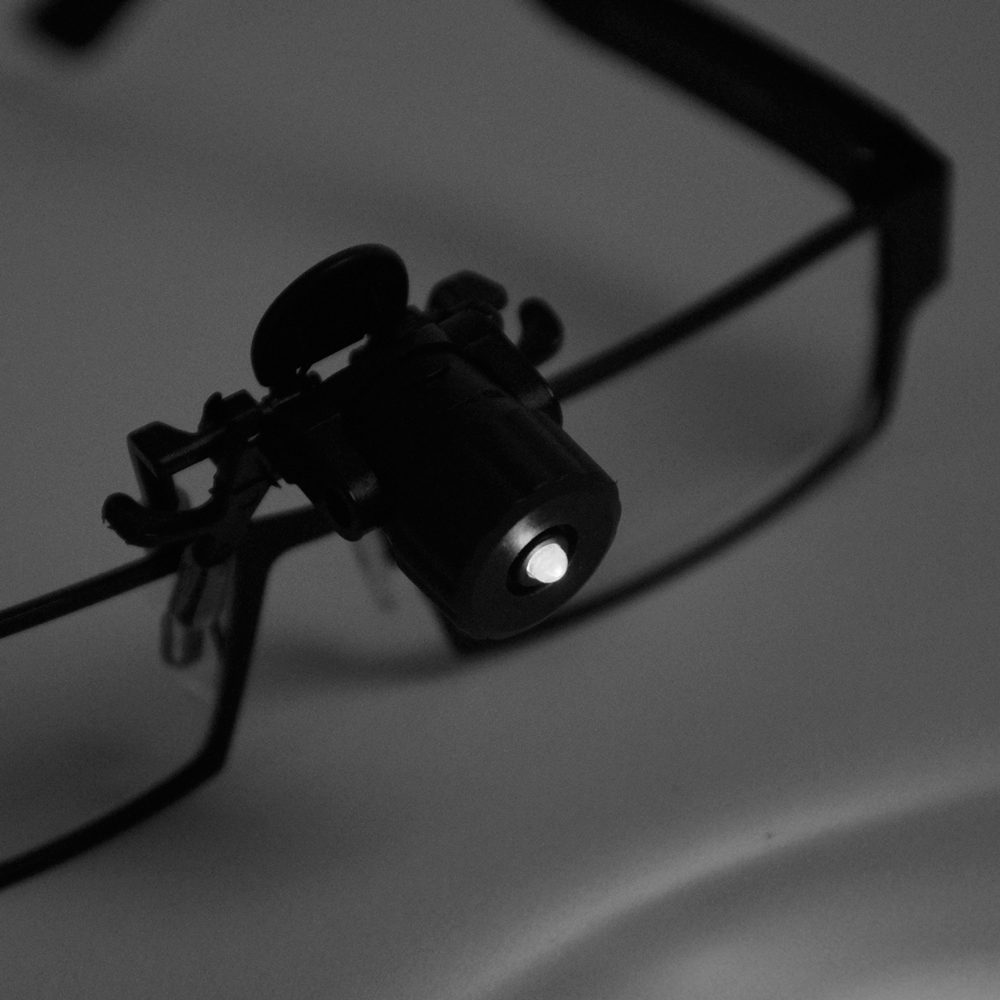 Clip On Led Lamp - Kikkerland